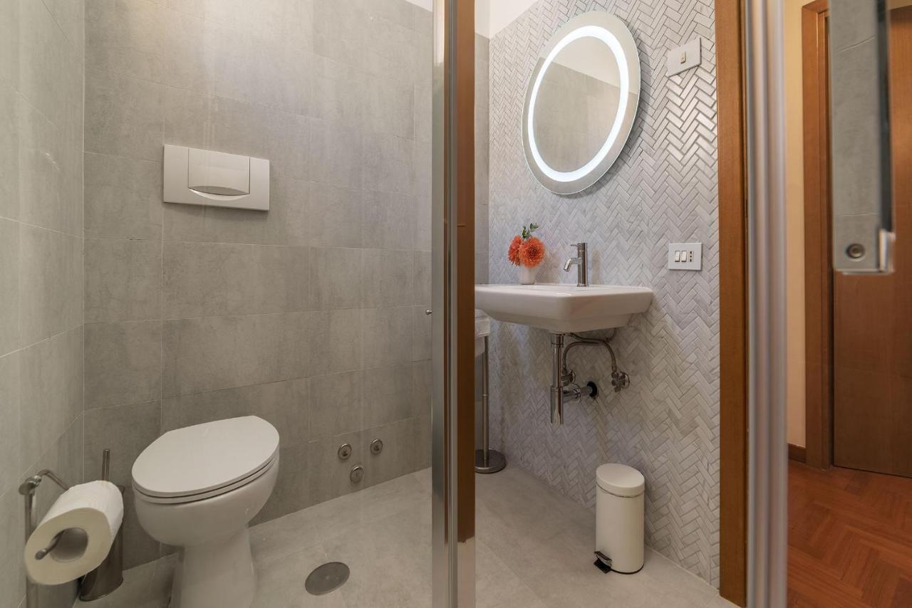 Lively Roma Trastevere Renovated Apartment - FromhometoРим Екстер'єр фото